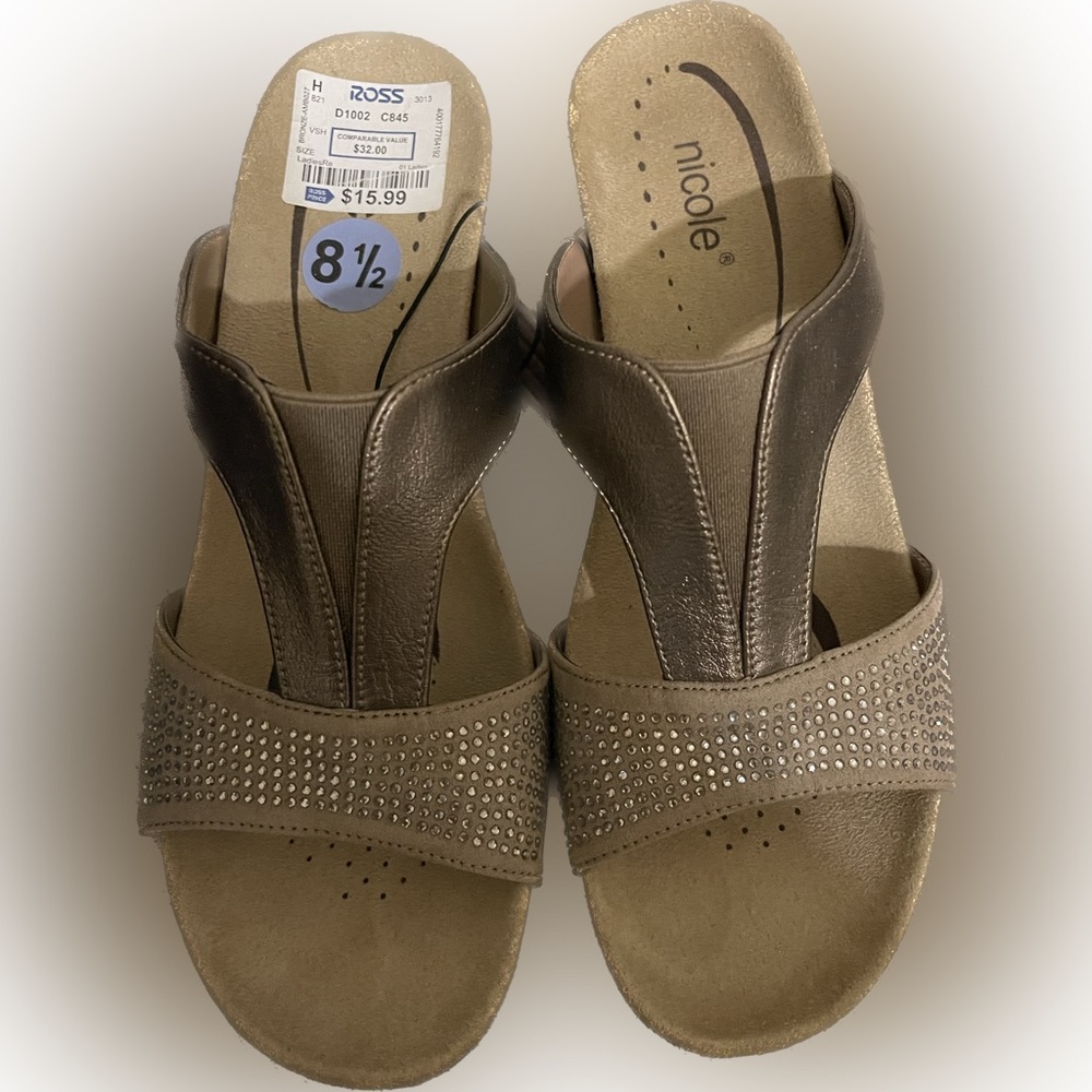 Size 8.5 Nicole Casual Wedge Shoes